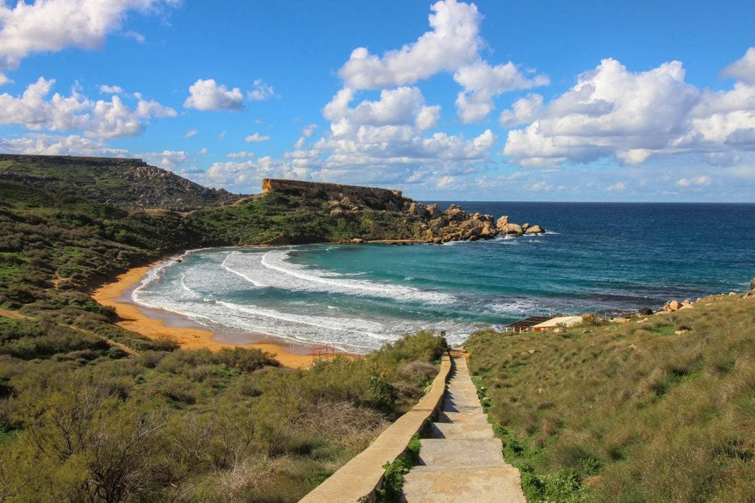 02-green-malta-ghajn-tuffieha-beach-1100
