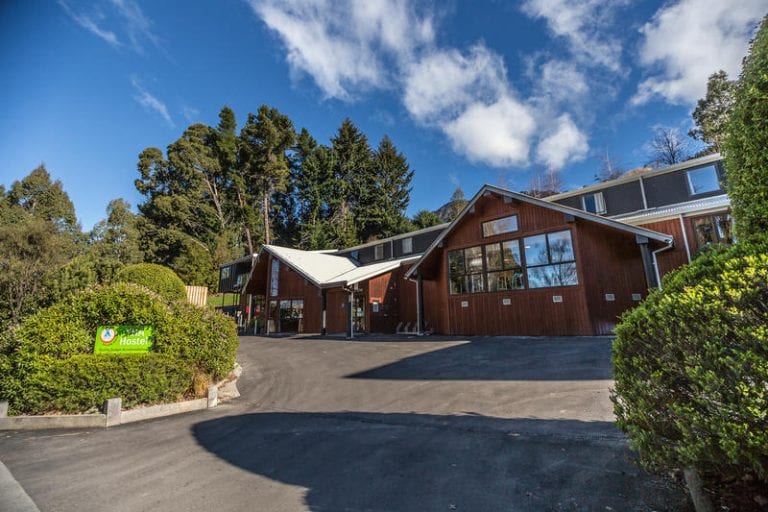 The BEST Hostels in Queenstown (2020 • REAL Insider Guide!)