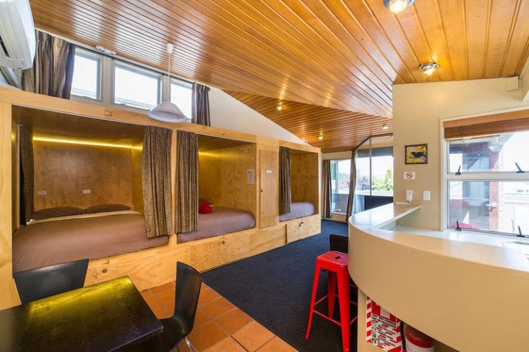 The BEST Hostels in Queenstown (2020 • REAL Insider Guide!)