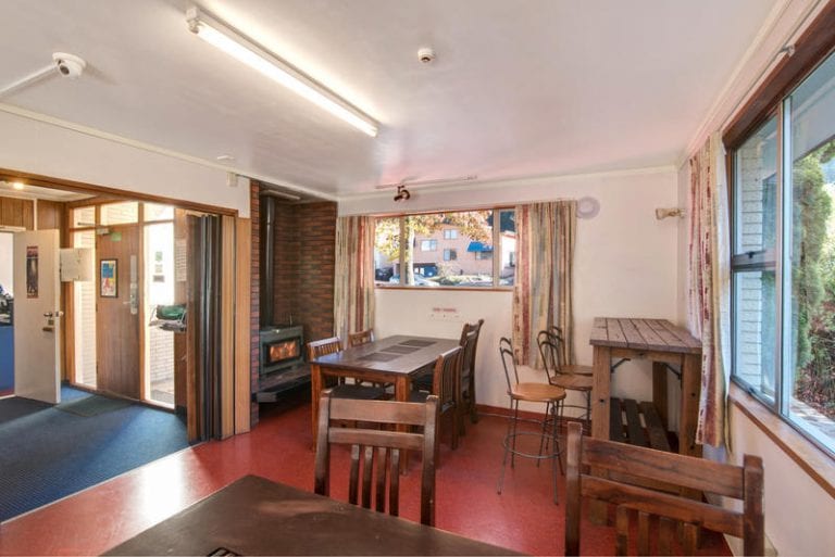 The BEST Hostels in Queenstown (2020 • REAL Insider Guide!)