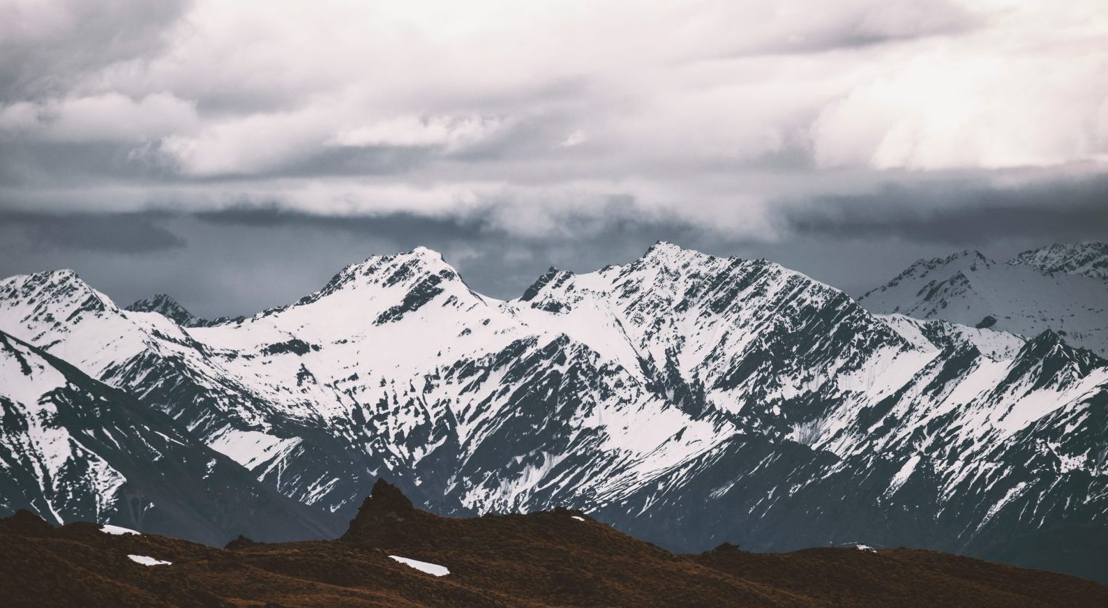 Skiing in New Zealand - A Complete Guide to Slopes and Resorts